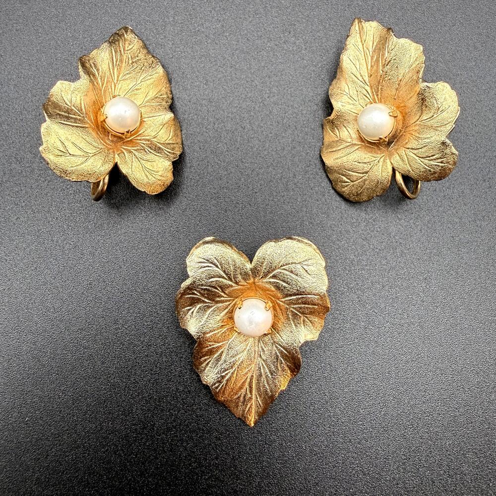 Vintage Sarah Coventry Gold Tone Leaf Brooch Clip On Earrings Faux Pearl Set